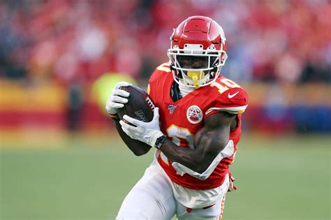 Tyreek Hill voted the No. 1 wide receiver in AP’s NFL Top 5 rankings